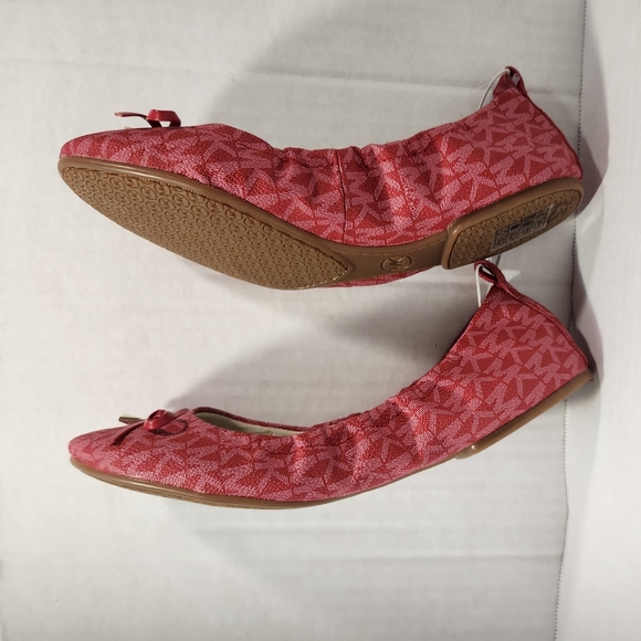 NWT Women's MICHAEL Michael Kors Slip-on Shoes - Picture 3 of 6